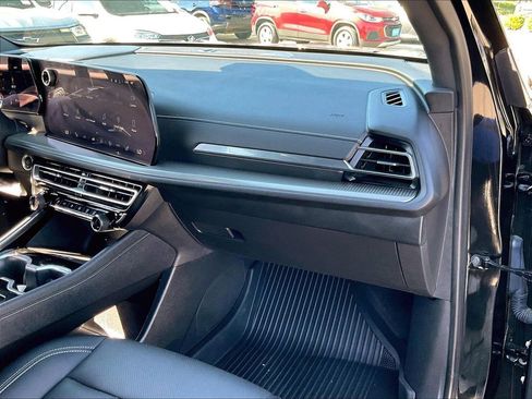 Used 2024 Chevrolet Traverse LT AWD/4WD image 13