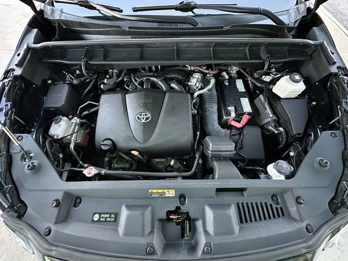 Used 2020 Toyota Highlander LE image 43