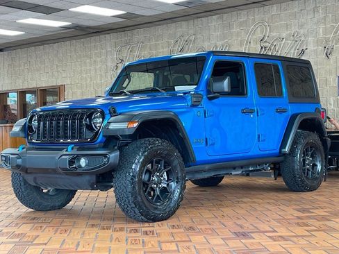 Used 2024 Jeep Wrangler Unlimited AWD/4WD image 4