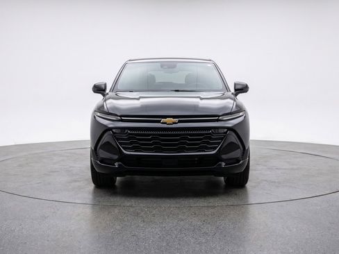 Used 2025 Chevrolet Equinox LT image 2