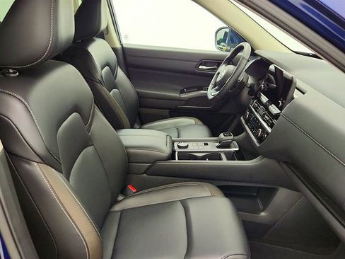 Used 2024 Nissan Pathfinder SL image 25