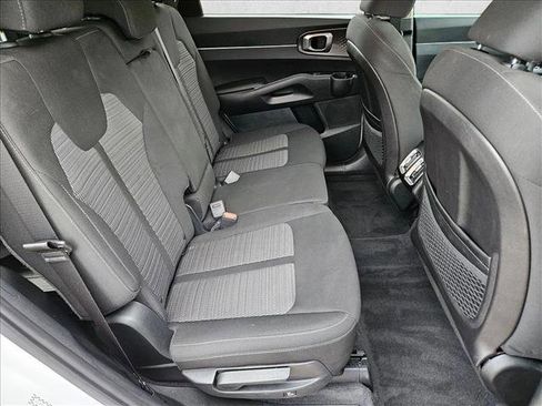 Used 2022 Kia Sorento LX image 21