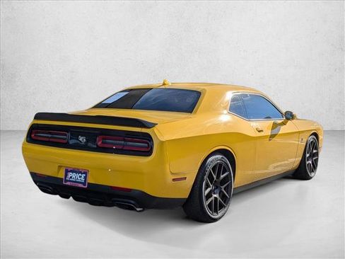 Used 2017 Dodge Challenger R/T Scat Pack w/ Leather Interior Group image 5