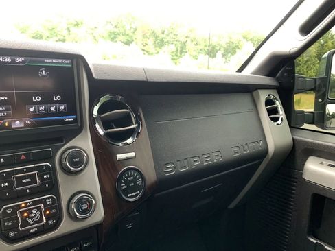 Used 2014 Ford F250 Lariat w/ Lariat Ultimate Package AWD/4WD image 24