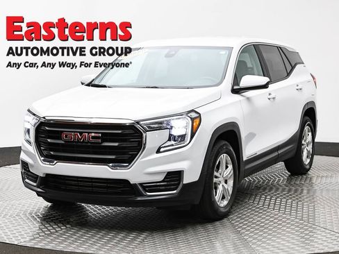 Used 2024 GMC Terrain SLE image 1