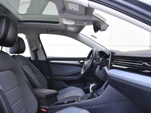 Used 2025 Volkswagen Jetta SE FWD image 26