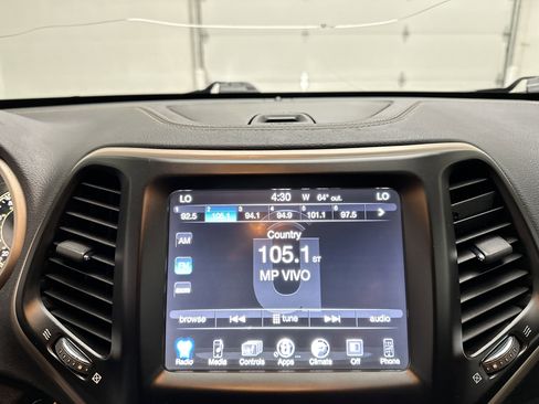 Used 2018 Jeep Cherokee Limited image 28