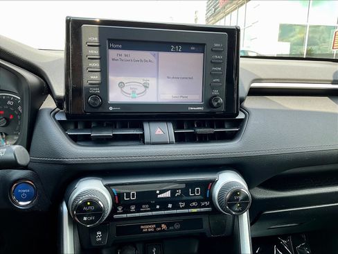 Used 2020 Toyota RAV4 XLE AWD/4WD image 18