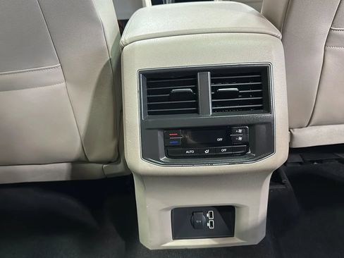 Used 2019 Volkswagen Atlas SE w/ Panoramic Sunroof Package AWD/4WD image 23
