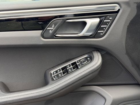 Used 2023 Porsche Macan S image 11