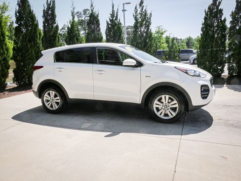 Used 2018 Kia Sportage LX AWD/4WD image 11