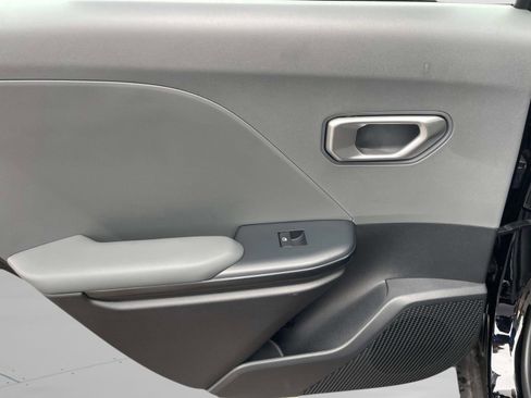 New 2025 Kia K4 LX image 18