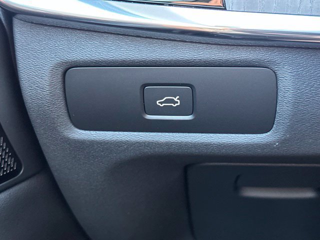 Certified 2025 Volvo V90 B6 Cross Country Ultra AWD/4WD image 30