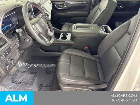 Used 2024 Chevrolet Suburban RST w/ Luxury Package image 12