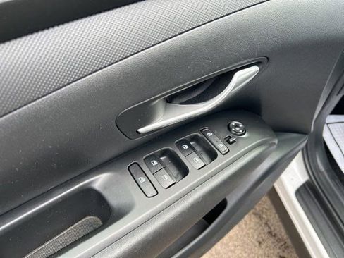 Used 2022 Hyundai Tucson SE image 13