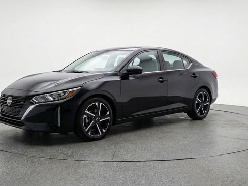 Used 2025 Nissan Sentra SV image 3