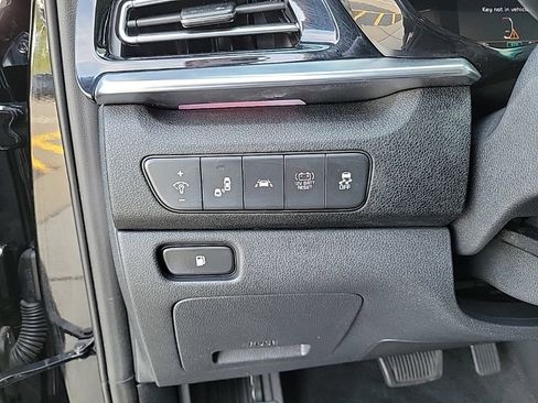 Used 2020 Kia Niro LXS FWD image 28
