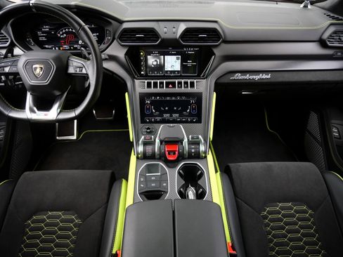 Used 2022 Lamborghini Urus image 7