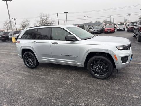 Used 2023 Jeep Grand Cherokee 30th Anniversary image 12