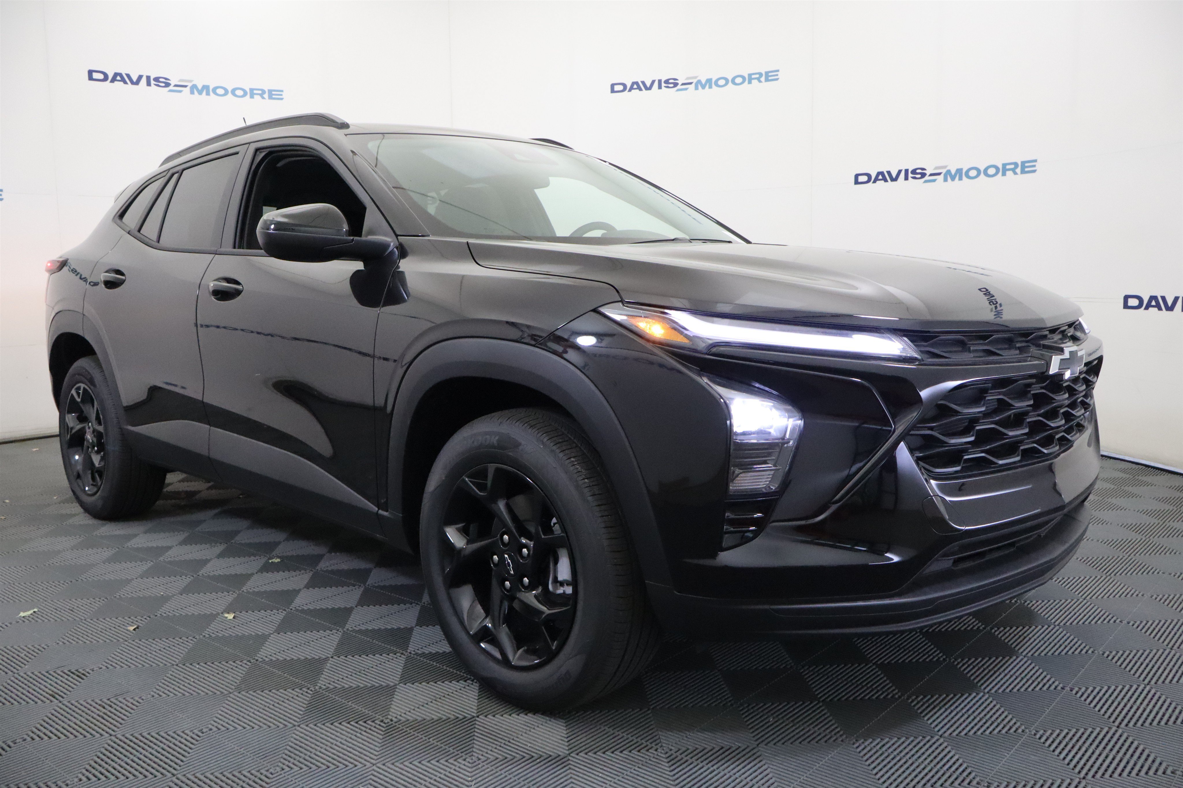 New 2026 Chevrolet Trax LT w/ Driver Confidence Package FWD image 3
