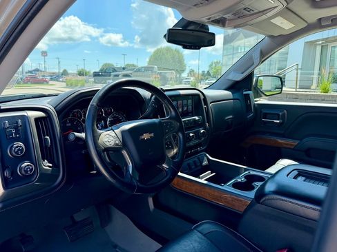 Used 2017 Chevrolet Silverado 1500 High Country AWD/4WD image 9