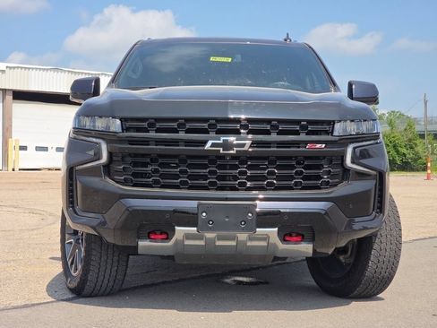 Used 2023 Chevrolet Suburban Z71 w/ Luxury Package AWD/4WD image 3
