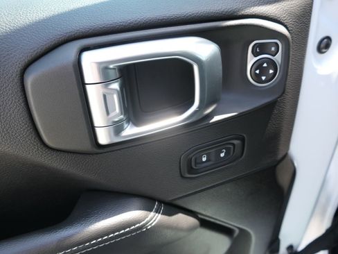 Used 2023 Jeep Wrangler Unlimited Sahara w/ Cold Weather Group AWD/4WD image 14