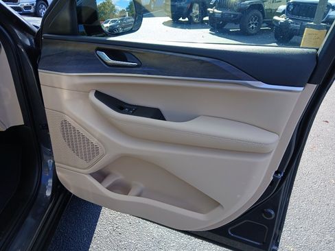 New 2025 Jeep Grand Cherokee Limited w/ Luxury Tech Group II image 32