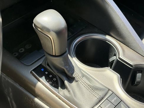Used 2023 Toyota Camry SE FWD image 7