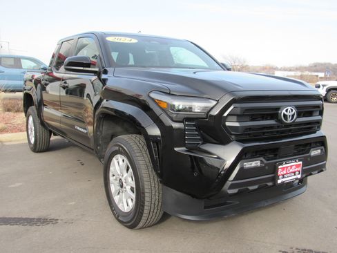 Used 2024 Toyota Tacoma SR5 image 4