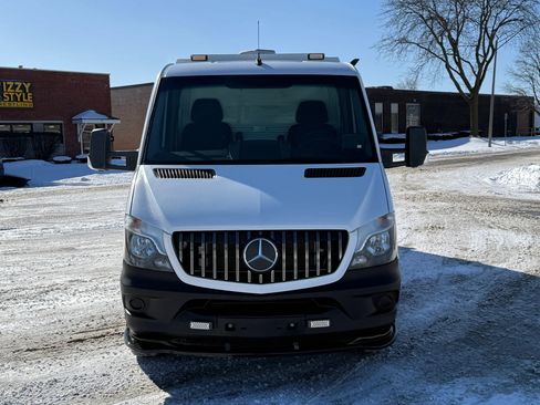 Used 2018 Mercedes-Benz Sprinter 3500 image 2