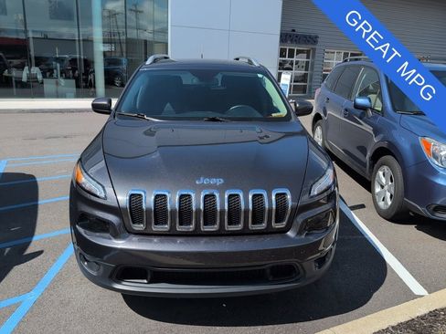Used 2016 Jeep Cherokee Latitude w/ Cold Weather Group image 2