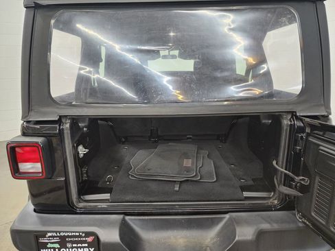 Used 2018 Jeep Wrangler Unlimited Sport image 26