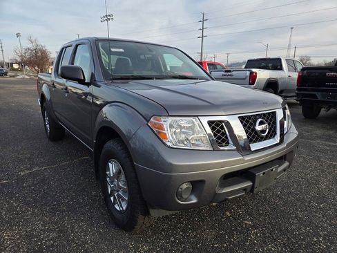 Used 2019 Nissan Frontier SV image 1
