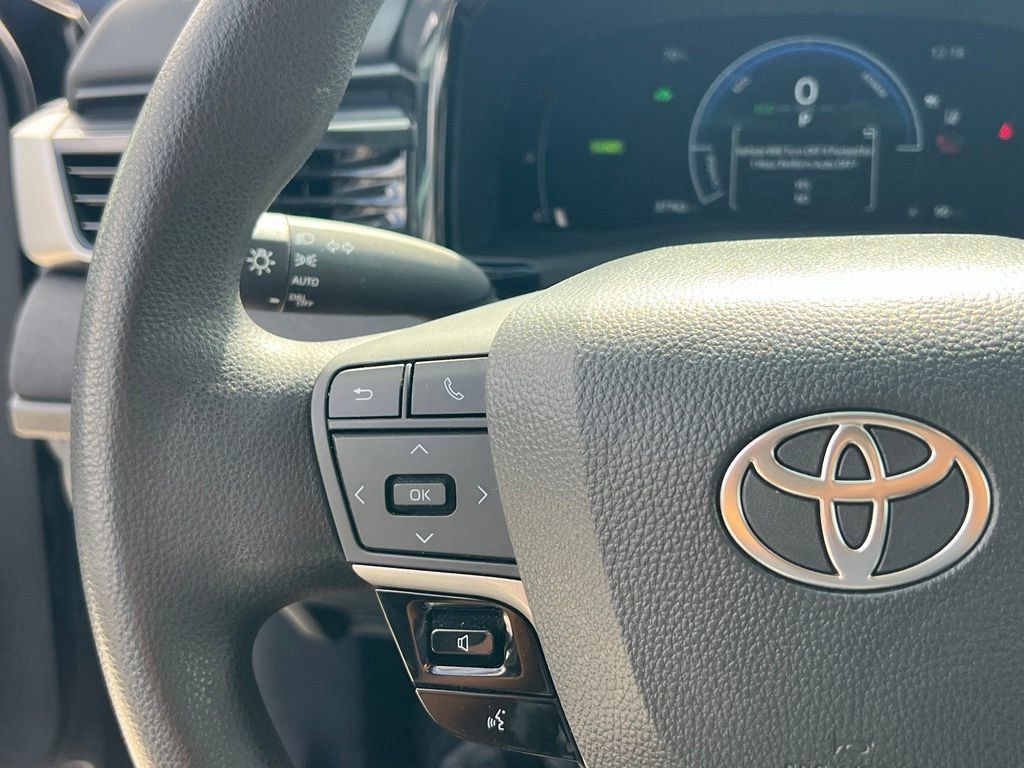 Used 2025 Toyota Camry LE FWD image 18
