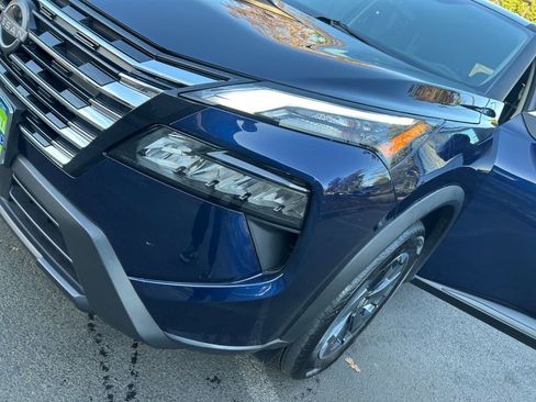 Used 2025 Nissan Rogue SV image 36