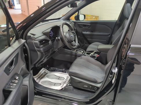 Used 2025 Subaru Forester Premium AWD/4WD image 16