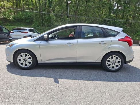 Used 2012 Ford Focus SE w/ SE Winter Pkg FWD image 7