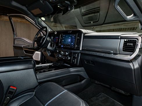 Used 2025 Ford F250 Platinum w/ FX4 Off-Road Package image 20