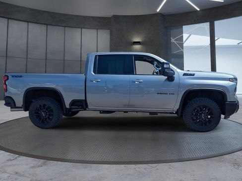 Used 2025 Chevrolet Silverado 2500 LTZ w/ LTZ Plus Package image 7