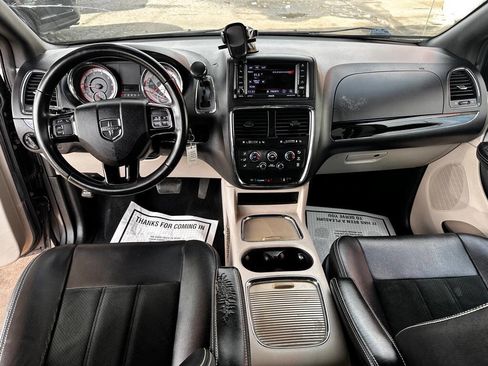 Used 2018 Dodge Grand Caravan SXT image 12