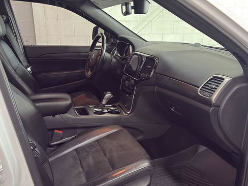 Used 2020 Jeep Grand Cherokee Altitude AWD/4WD image 21