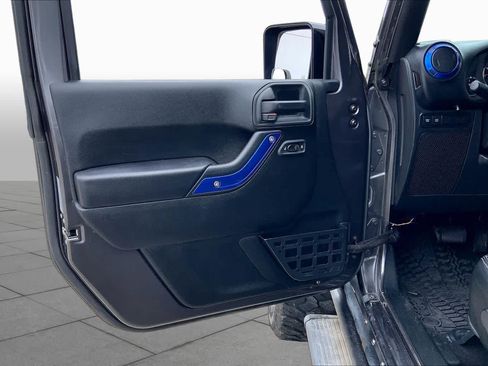 Used 2017 Jeep Wrangler Unlimited Rubicon w/ Cold Weather Group AWD/4WD image 21