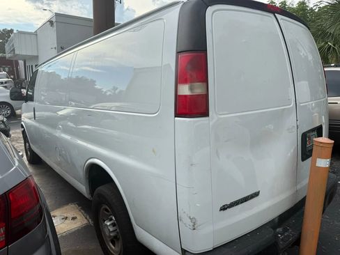 Used 2017 Chevrolet Express 3500 Extended image 5