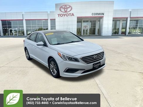 Used 2017 Hyundai Sonata SE w/ Cargo Package image 2