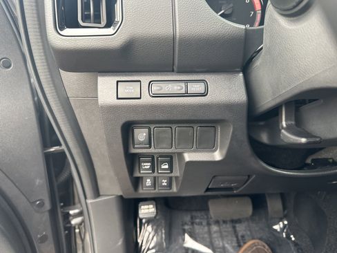 Used 2025 Nissan Frontier PRO-4X image 13