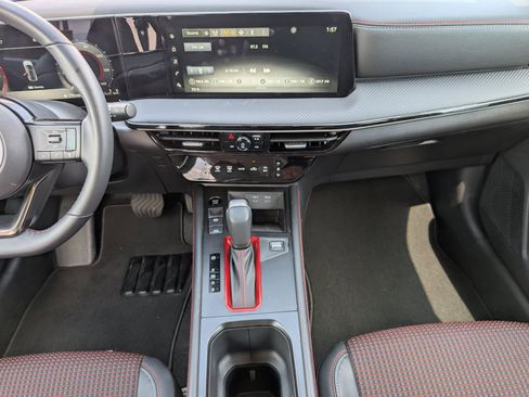 Used 2025 Nissan Kicks SR FWD image 7