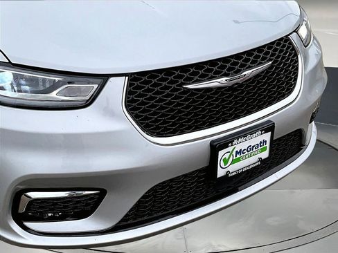 Used 2024 Chrysler Pacifica Touring-L FWD image 28