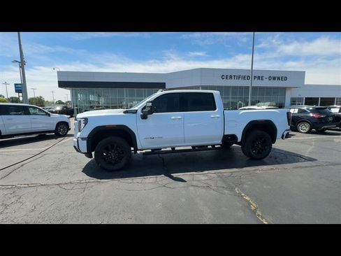 Used 2024 GMC Sierra 2500 AT4 w/ AT4 Preferred Package AWD/4WD image 5