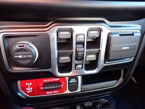 Used 2022 Jeep Gladiator Mojave w/ Cold Weather Group AWD/4WD image 17
